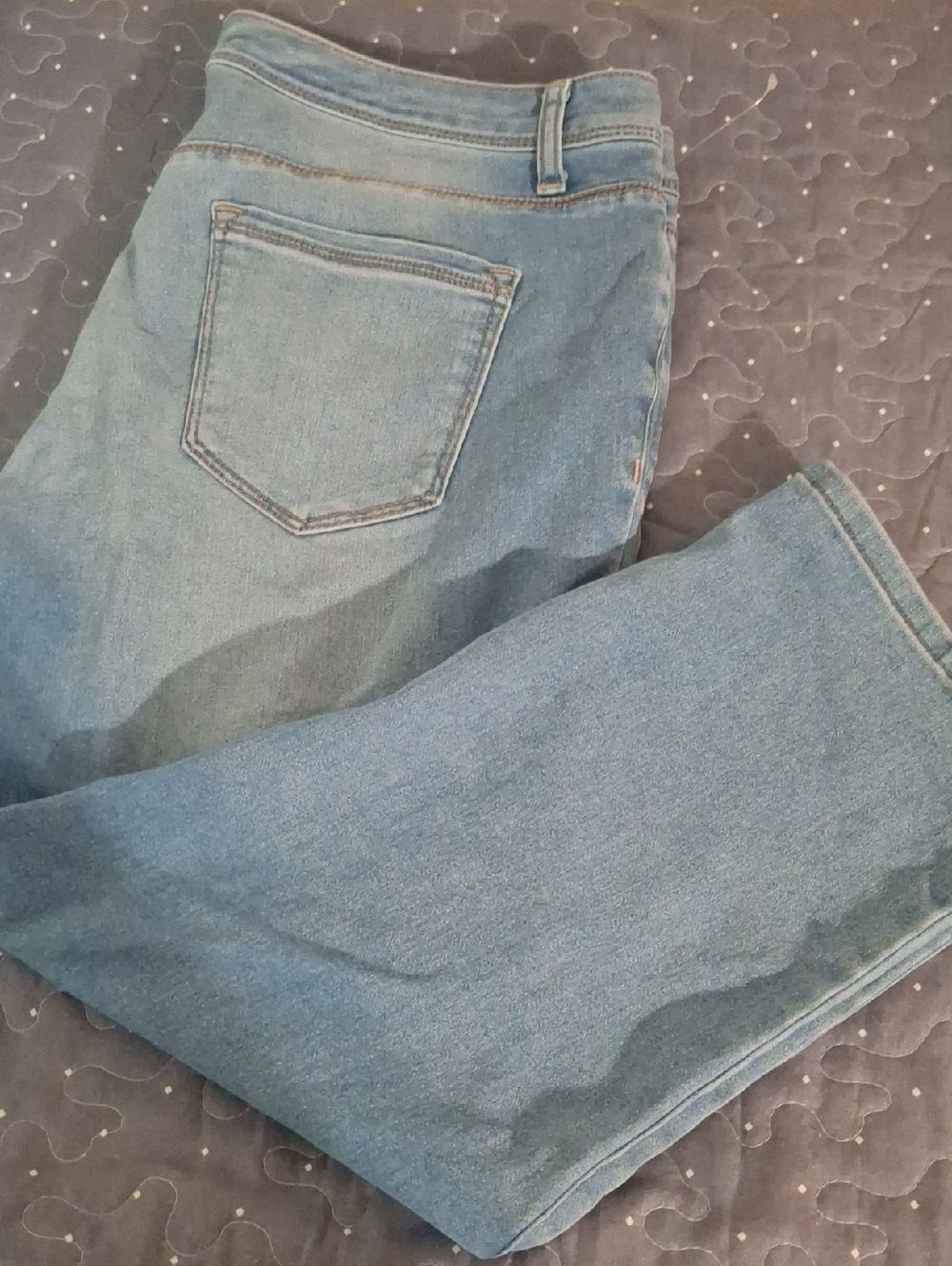 Bandolino Light Wash Denim Cropped Jeans size 14